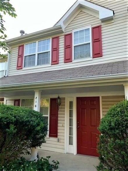 216 Castle Creek Dr, Seven Fields, PA 16046