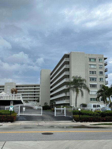 801 Lake Shore Dr Unit 1120, West Palm Beach, FL 33403