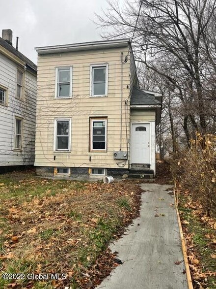 1038 Congress St, Schenectady, NY 12303