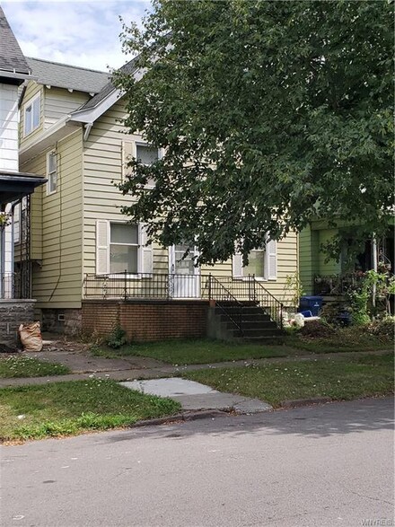 869 7th St, Buffalo, NY 14213