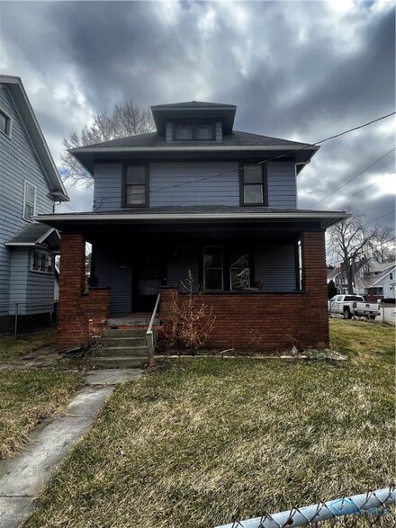 2315 Airport Hwy, Toledo, OH 43609