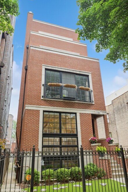 718 W Aldine Ave Unit 1, Chicago, IL 60657