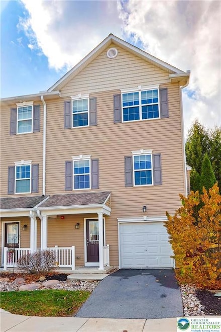 2260 Rising Hill Rd, Whitehall, PA 18052