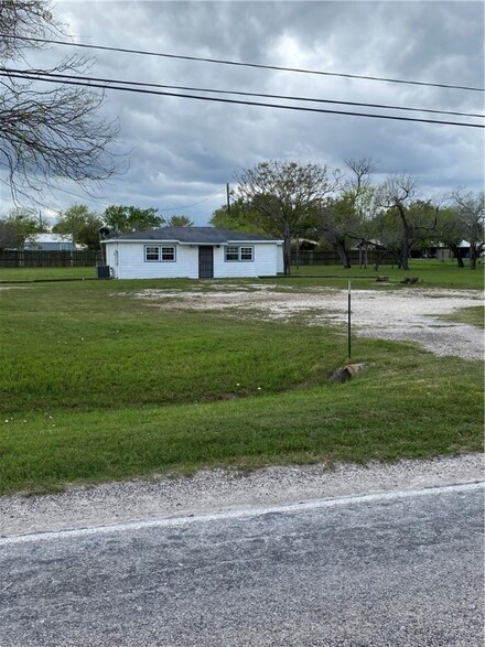 116 Fm 136, Woodsboro, TX 78393