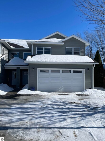 721 Eastgate Place, Traverse City, MI 49686