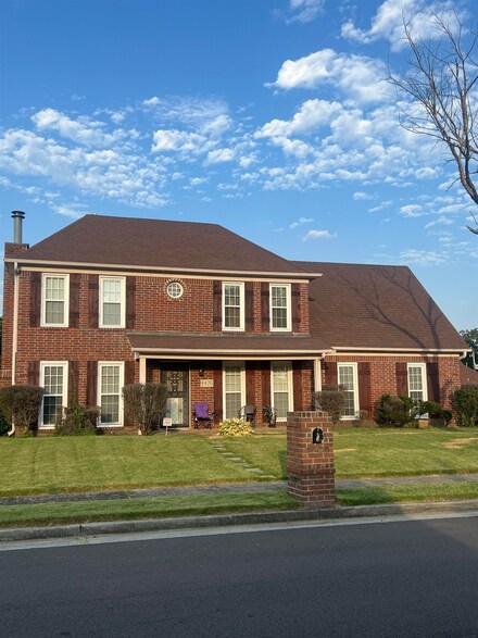 4476 Berkley Woods Dr, Memphis, TN 38125