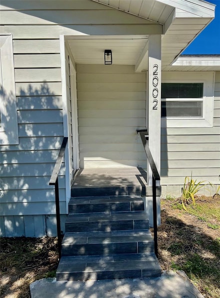 2002 E Hanna Ave, Tampa, FL 33610