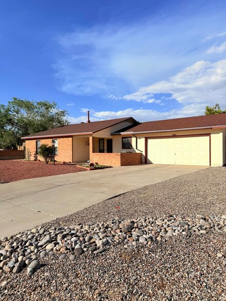 350 Western Hills Dr SE, Rio Rancho, NM 87124