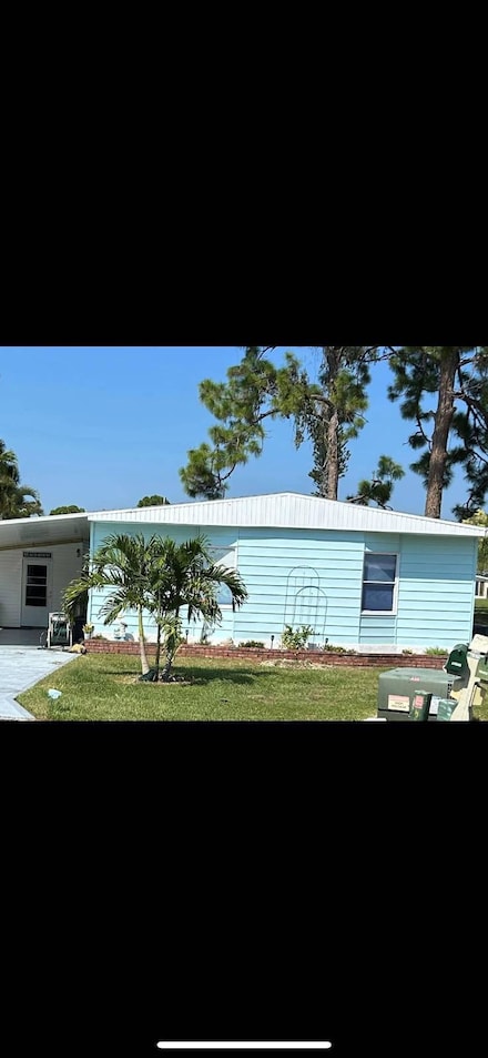 19409 Bermuda Ct, North Fort Myers, FL 33903