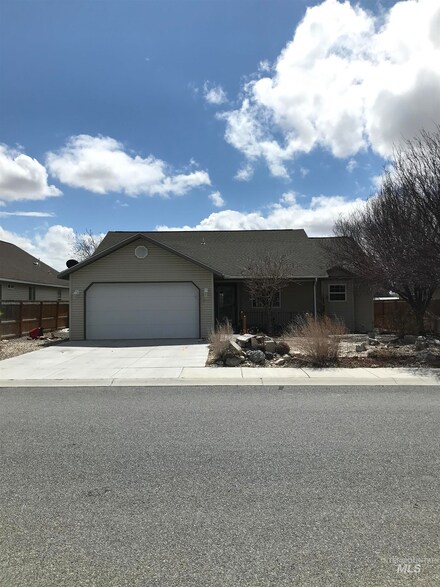 1203 Lauren Ln, Filer, ID 83328