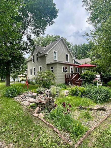 104 S Nicollet St, Winthrop, MN 55396