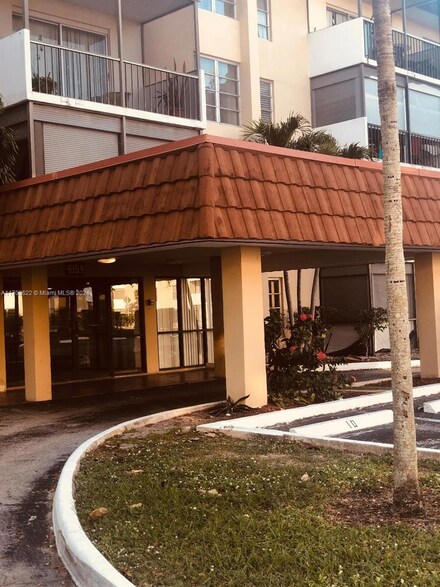 4154 Inverrary Dr Unit 411, Lauderhill, FL 33319