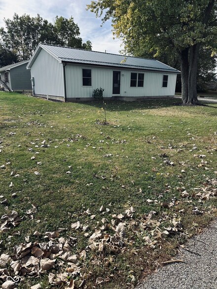 105 E Ross St, Kirklin, IN 46050