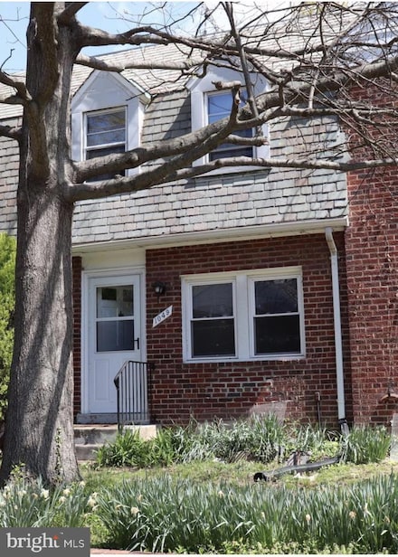 1049 N Monroe St, Arlington, VA 22201