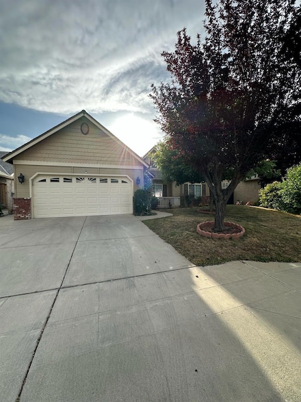10033 N Baird Ave, Fresno, CA 93730