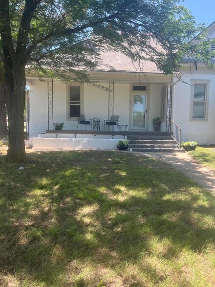 401 N Cedar St, McLean, TX 79057