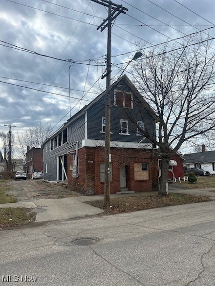 1438 E 45th St, Cleveland, OH 44103