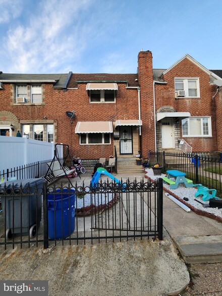 213 E Howell St, Philadelphia, PA 19120