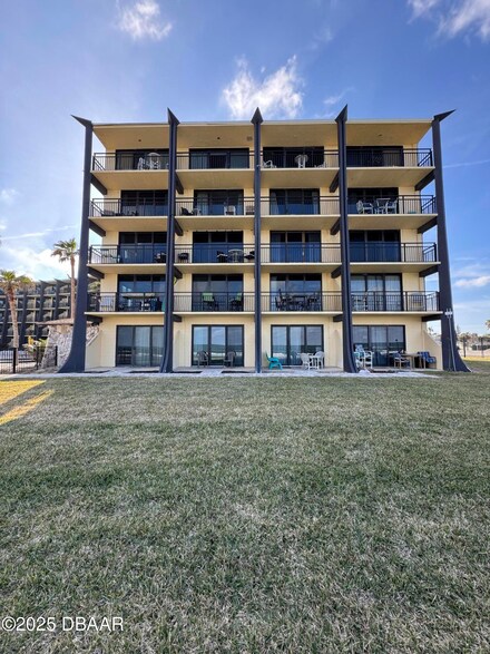 2301 S Atlantic Ave Unit 303, Daytona Beach, FL 32118