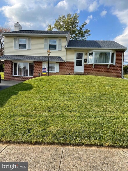 414 Warren Blvd, Broomall, PA 19008