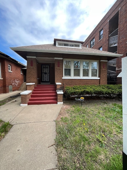 7449 S Bennett Ave, Chicago, IL 60649