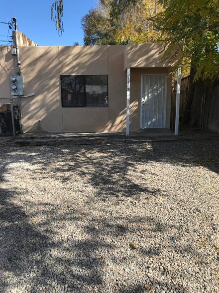 1102 10th St SW, Albuquerque, NM 87102