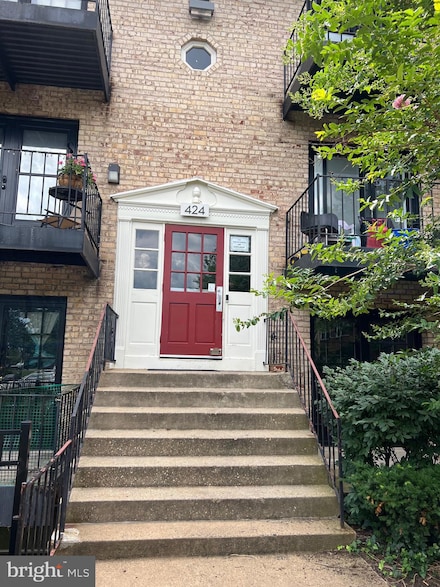 424 N Armistead St Unit 101, Alexandria, VA 22312