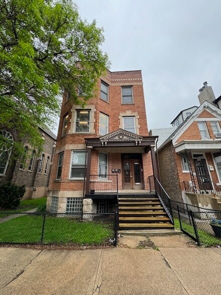 2023-2025 W Augusta Blvd, Chicago, IL 60622