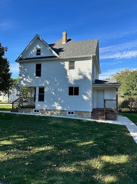 206 N Shabbona Rd, Shabbona, IL 60550
