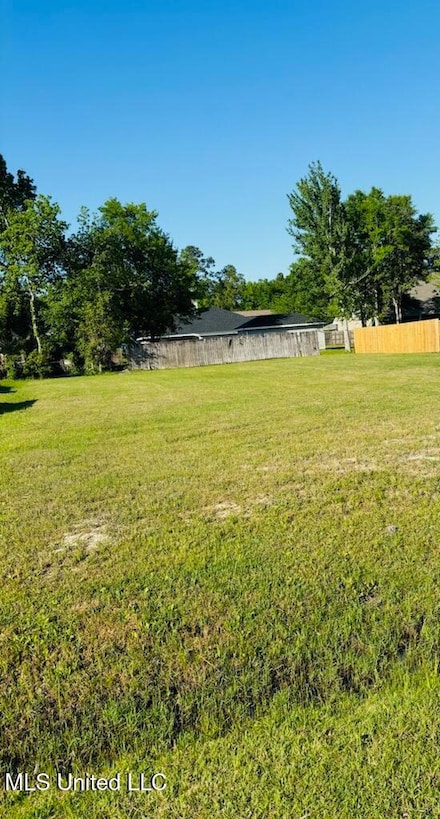 243 Bay Oaks Dr, Bay Saint Louis, MS 39520