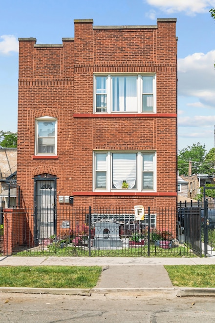 206 N Leamington Ave, Chicago, IL 60644