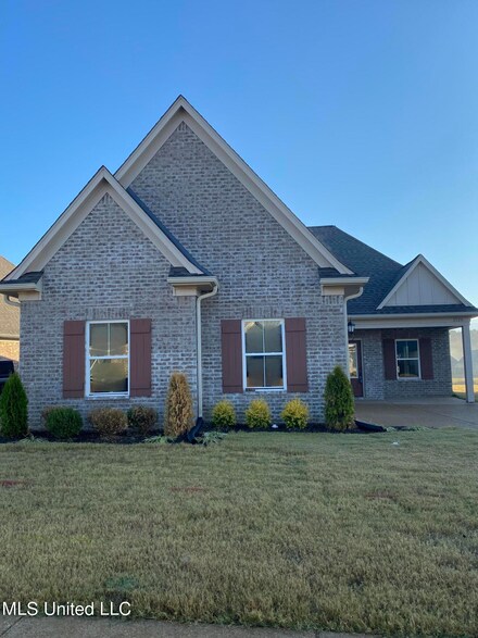 2126 Watson View W, Nesbit, MS 38651