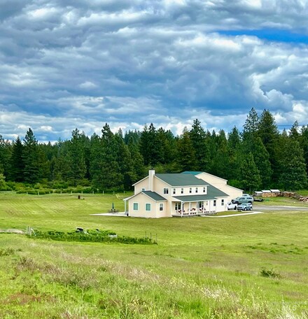 1086 E Rock Creek Rd, Potlatch, ID 83855