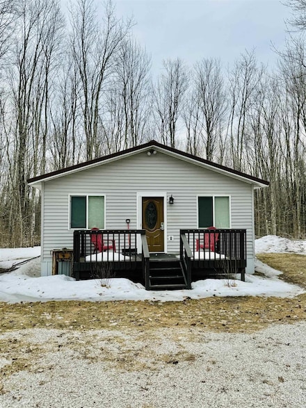 285 N Round Lake Rd, Wetmore, MI 49895