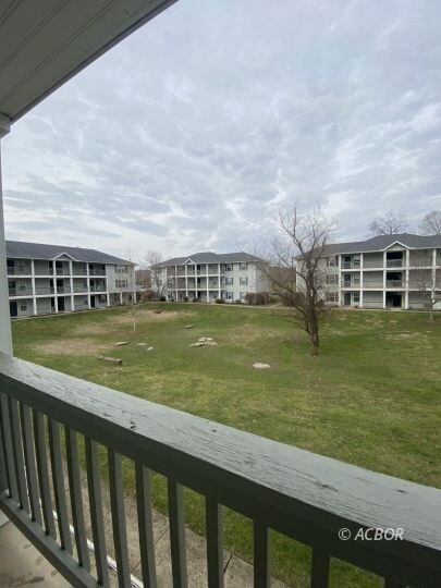15 S Shafer St Unit 2104, Athens, OH 45701