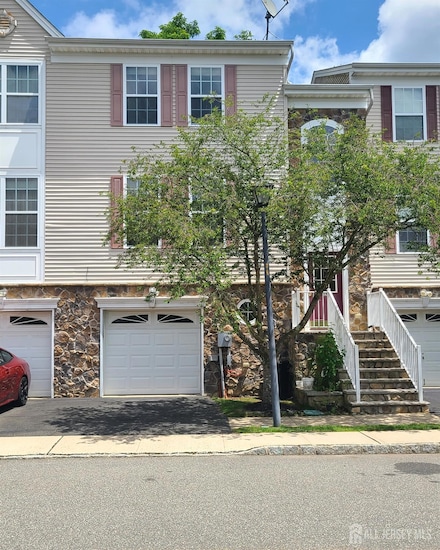 32 Russell Ct, Matawan, NJ 07747