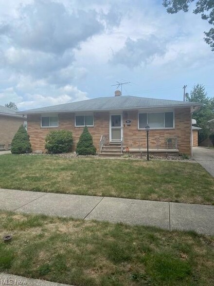 990 E 179th St, Cleveland, OH 44119