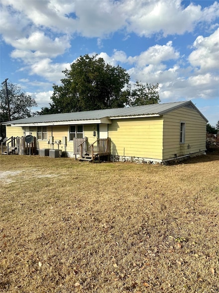 308 N Dallas St, Groesbeck, TX 76642