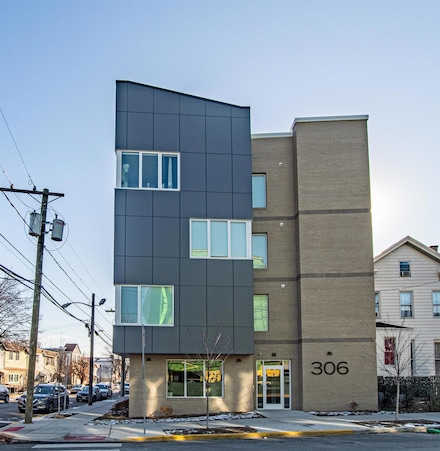 306 Bergen Ave Unit 206, Jersey City, NJ 07305
