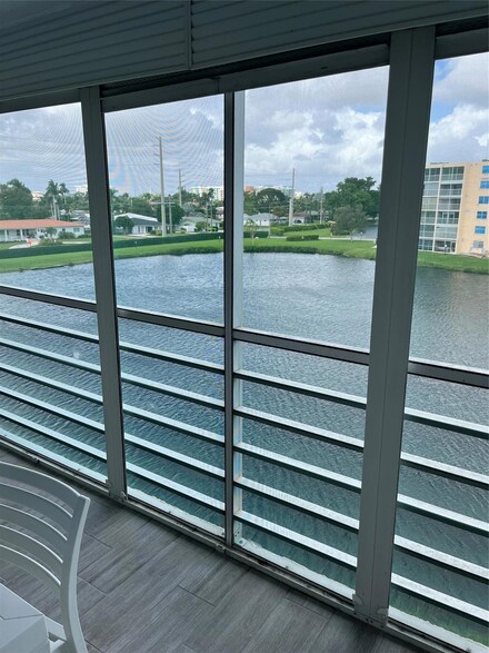 301 SE 3rd St Unit 405, Dania, FL 33004