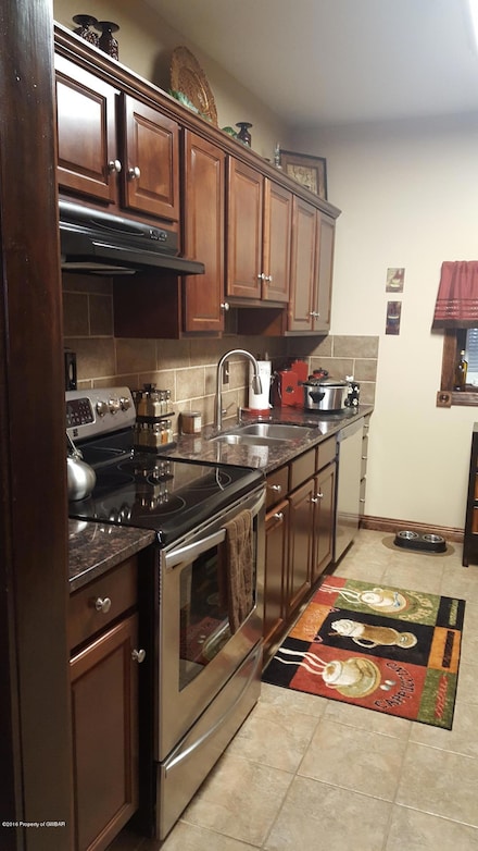 38 Delaware Ave, West Pittston, PA 18643