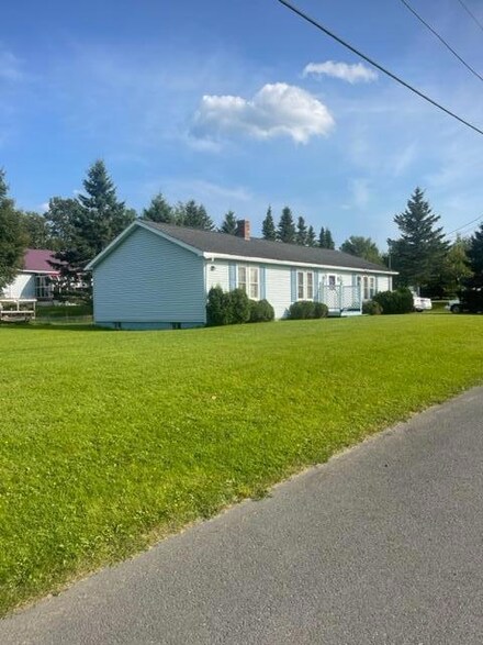 134 26th Ave, Madawaska, ME 04756