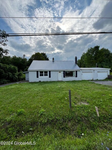 981 Knox Cave Rd, Altamont, NY 12009