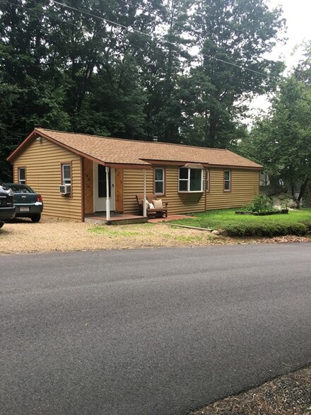 2 Echo Rd, Brimfield, MA 01010