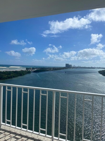 500 Bayview Dr Unit 630, Sunny Isles Beach, FL 33160