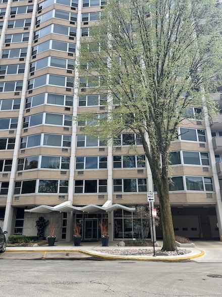 555 W Cornelia Ave Unit 705, Chicago, IL 60657