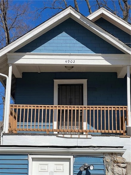 4902 E 17th St, Kansas City, MO 64127