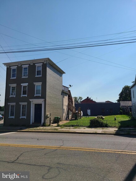 161 N College St, Carlisle, PA 17013