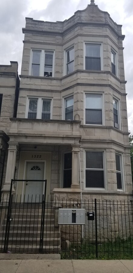1322 S Lawndale Ave, Chicago, IL 60623