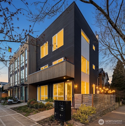 102 25th Ave Unit A, Seattle, WA 98122